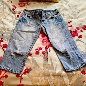 American Eagle distressed capris